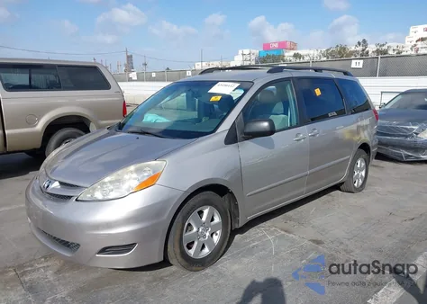 2010 Toyota Sienna Le z USA, uszkodzony, nr VIN 5TDKK4CC8AS316132